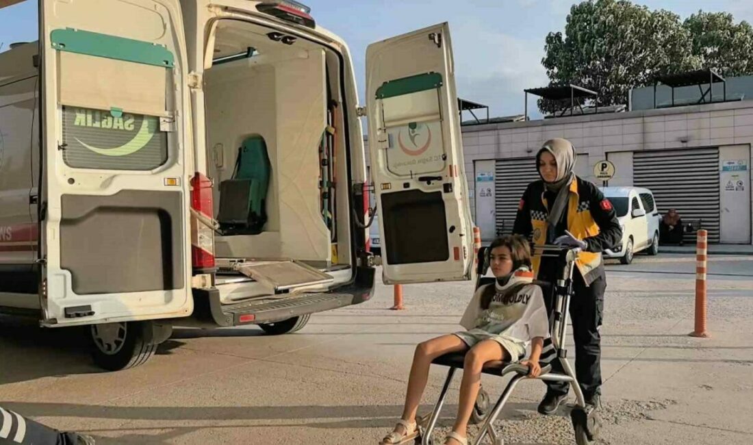 Bursa’nın İnegöl ilçesinde iki otomobilin çarpıştığı kazada 1’i ağır 4