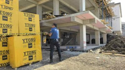 Bursa’nın İnegöl ilçesinde çalıştığı inşaatın 3. katından düşen işçi hayatını