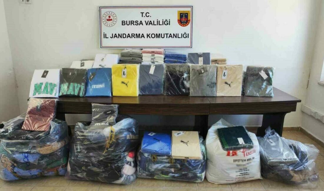 Bursa’da kaçak kıyafet taşıyan sürücü yakalandı Bursa’nın İnegöl ilçesinde Jandarma komutanlığı ekipleri kaçak kıyafet taşıyan sürücüyü