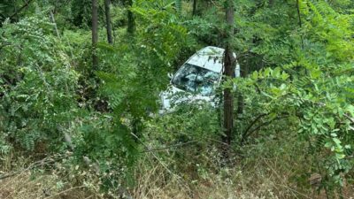 Bursa’nın Kestel ilçesinde meydana gelen kazada kontrolden çıkan otomobil şarampole