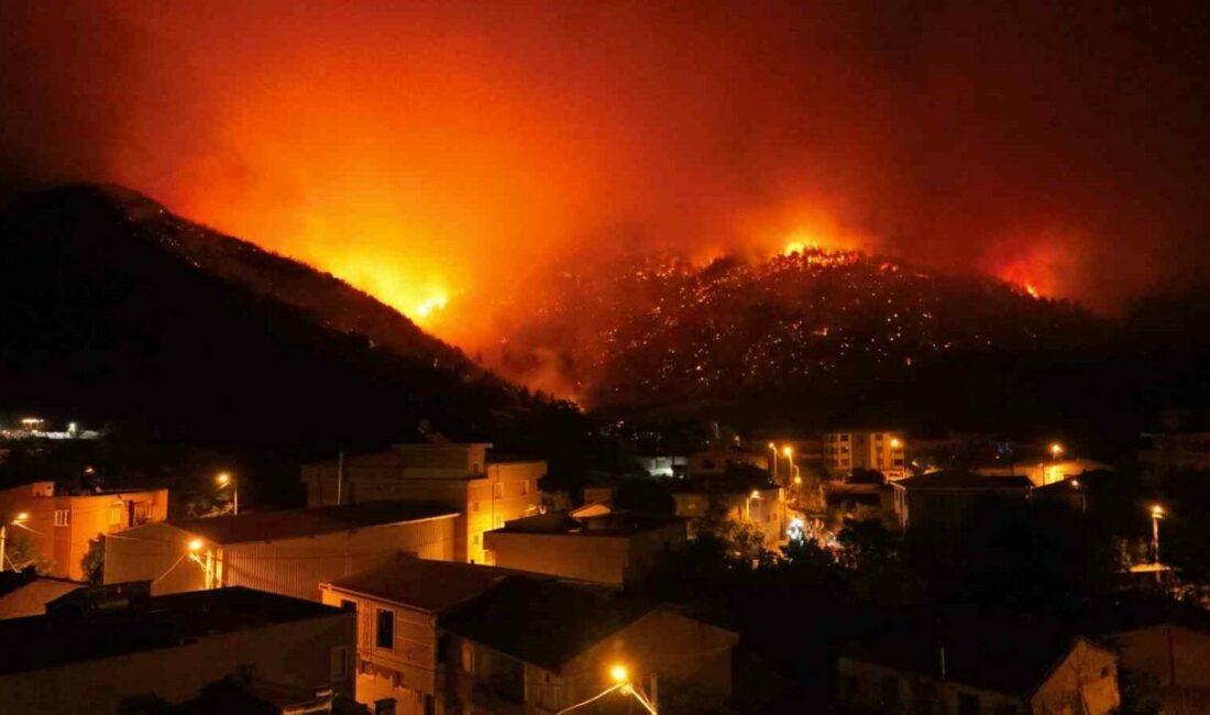 Bursa’da orman yangını 3 köyü tehdit etti, yangının havadan görüntüsü yürekleri dağladı Bursa’da Gürsu ve Kestel ilçeleri arasında başlayan orman yangını Osmangazi