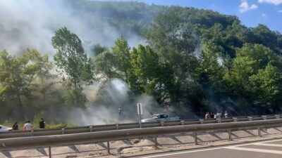 Bursa’nın İnegöl ilçesinde ormanlık alanda çıkan yangına ekiplerin müdahalesi sürüyor.