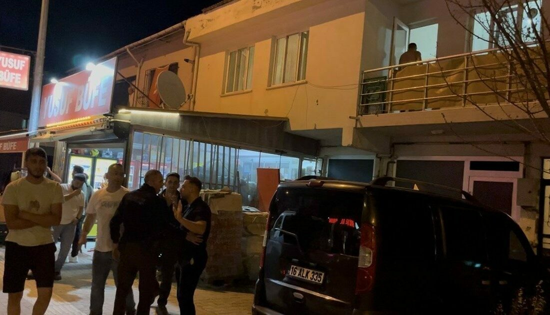 Bursa’da sağlık ekiplerine tehdit: “Katliam yaparım” Bursa’nın Osmangazi ilçesinde hasta yakını ile sağlık ekipleri arasında çıkan