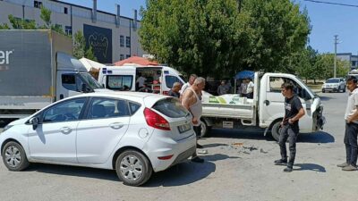 Bursa’nın İnegöl ilçesinde kamyonet ile çarpışan otomobilde 2’si çocuk 3