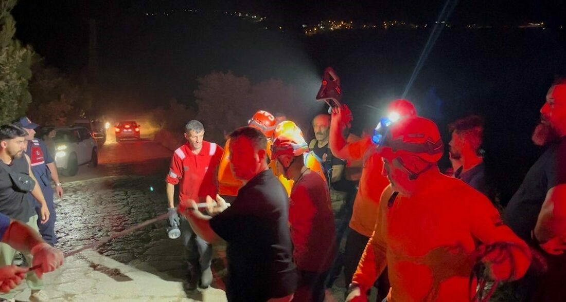 Bursa’daki yangına gönüllü geldi, uçurumda can verdi Bursa’nın Gürsu ve Kestel ilçesinde çıkan orman yangınına müdahale etmek