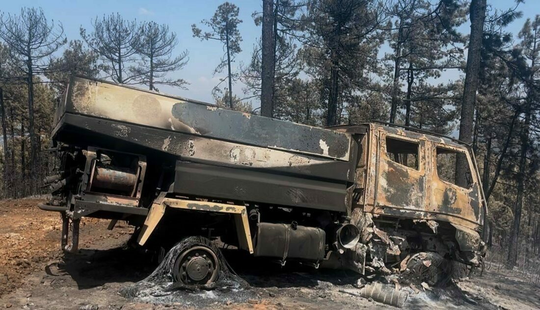 Bursa’daki yangında bir kamyon alevlerin arasında kalarak kullanılamaz hale geldi Bursa’nın Harmancık ilçesindeki orman yangınında Orman Genel Müdürlüğü’ne ait bir