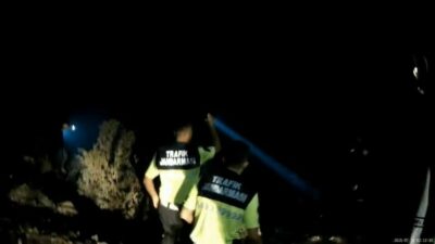 Bursa’nın Harmancık ilçesinde vatandaşlar ve görevliler alevlerle canı pahasına mücadele