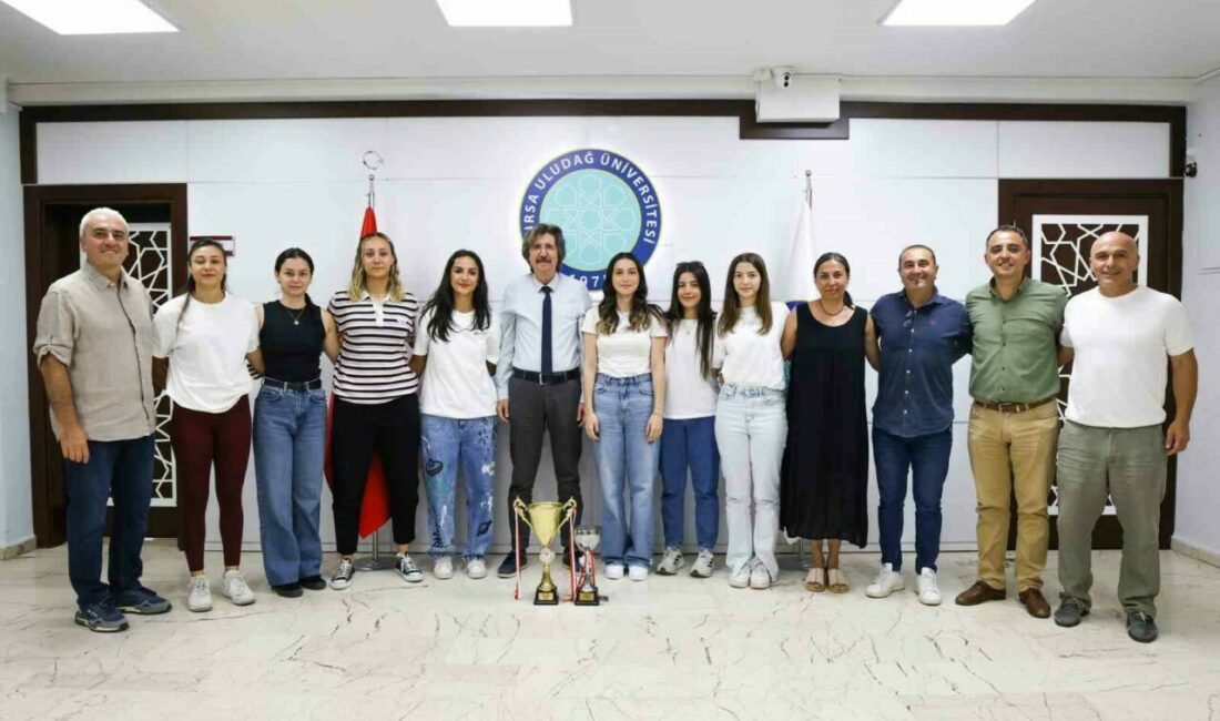BUÜ Kadın Hentbol Takımından çifte şampiyonluk Bursa Uludağ Üniversitesi (BUÜ) Kadın Plaj Hentbolu Takımı, Muğla’nın Köyceğiz