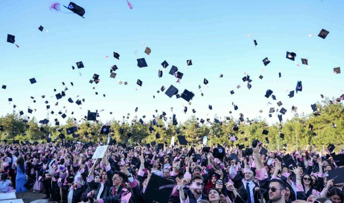 BUÜ’de bu yıl mezun sayısı 6 bini buldu Türkiye’nin en yoğun öğrenci nüfusuna sahip yükseköğretim kurumlarından biri olan