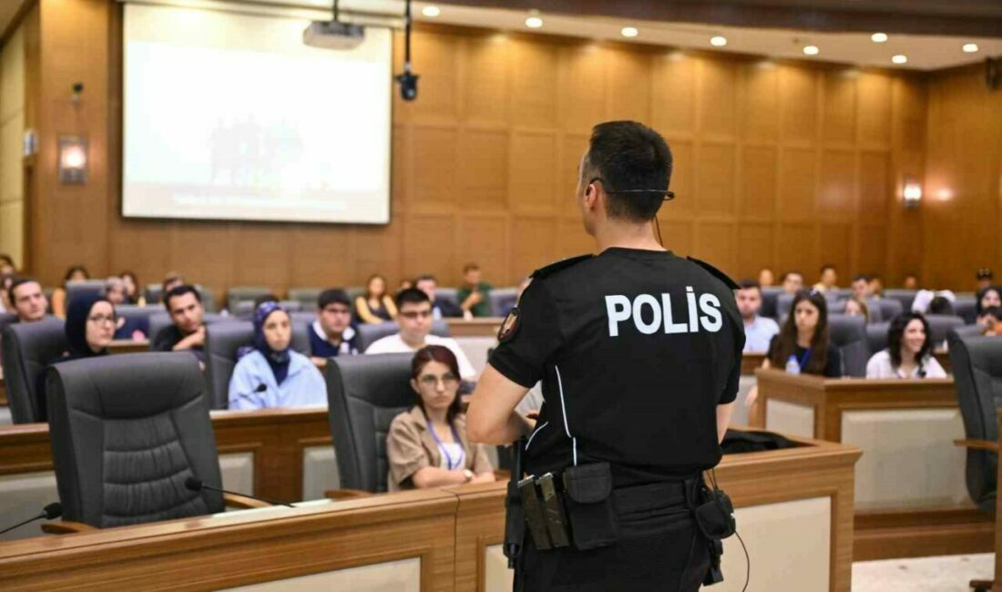 Büyükşehirde stajyerler oryantasyon eğitiminde Bursa Büyükşehir Belediyesi, Kurum bünyesinde yaz stajı yapan üniversite öğrencilerine