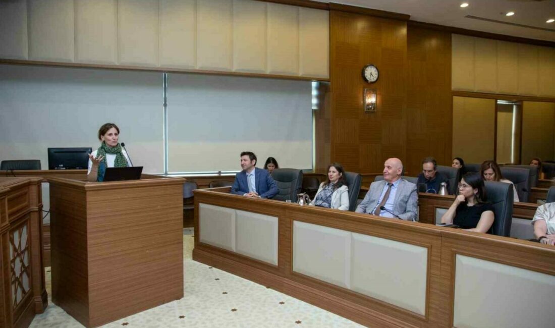 Çevre Düzeni Planı çalışmaları, Meclis üyelerine anlatıldı Bursa Büyükşehir Belediyesi öncülüğünde Bursa Planlama Ajansı tarafından yürütülen 1/100.000