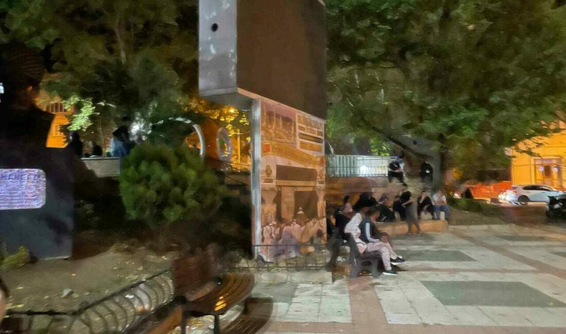 Deprem korkusuyla geceyi sokakta geçirdiler Bursa’nın Gemlik ilçesi merkezli meydana gelen art arda depremler vatandaşlara