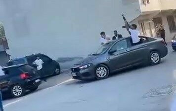 Bursa’daki bir düğünde damat ve gelinden fazla heyecanlanan davetliler, uzun