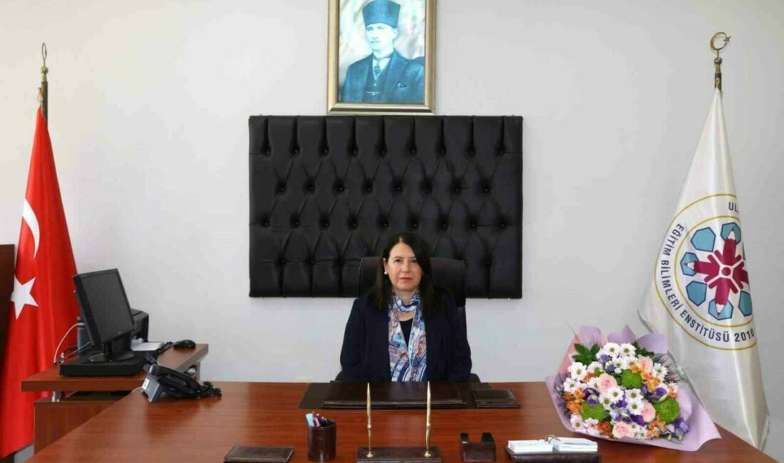 Eğitim bilimleri enstitüsünde bayrak değişimi Bursa Uludağ Üniversitesi (BUÜ) Eğitim Bilimleri Enstitüsünde görev değişimi yaşandı.