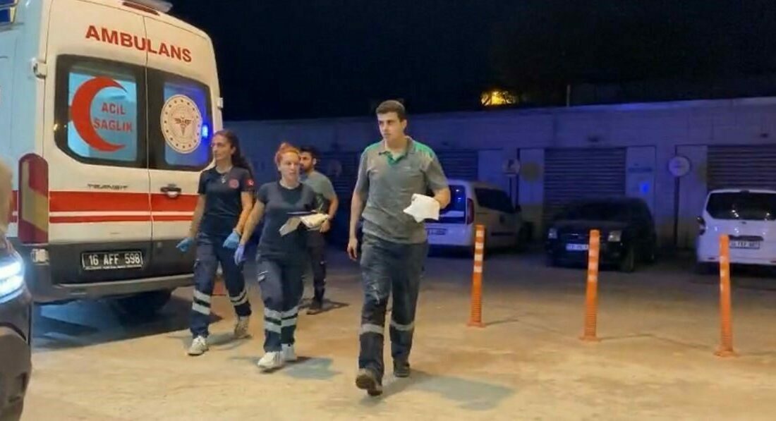 Elini makinaya kaptıran işçi yaralandı Bursa’nın İnegöl ilçesinde orman ürünleri fabrikasında elini makineye kaptıran işçi