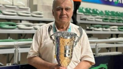 Bursa’da geçirdiği kalp krizi sonucu hayatını kaybeden gazeteci Engin Aksöz,