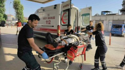 Bursa’nın İnegöl ilçesinde fabrikanın çatısından düşen işçi ağır yaralandı. Olay,