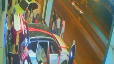 Bursa’da düğün bitiminde evin yolunu tutmak için hazırlanan gelin ve