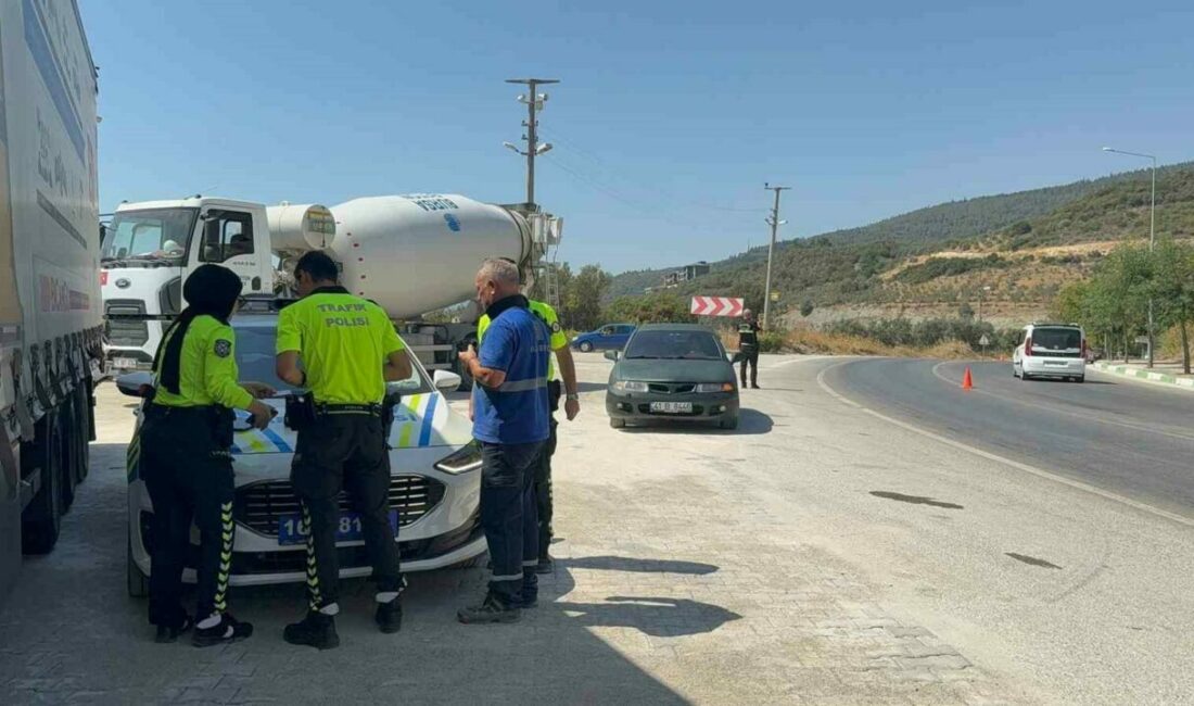 Gemlik Kumla-Armutlu yolunda radarlı denetim Gemlik İlçe Emniyet Müdürlüğü Trafik Denetleme Amirliği tarafından araç trafiğini