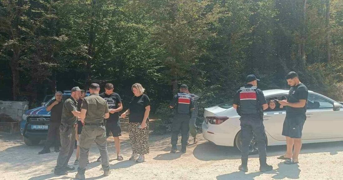 Gemlik’te ormanlarda dronlu denetim Bursa’nın Gemlik ilçesinde jandarma ekipleri ormanlık alanları ve mesire yerlerini