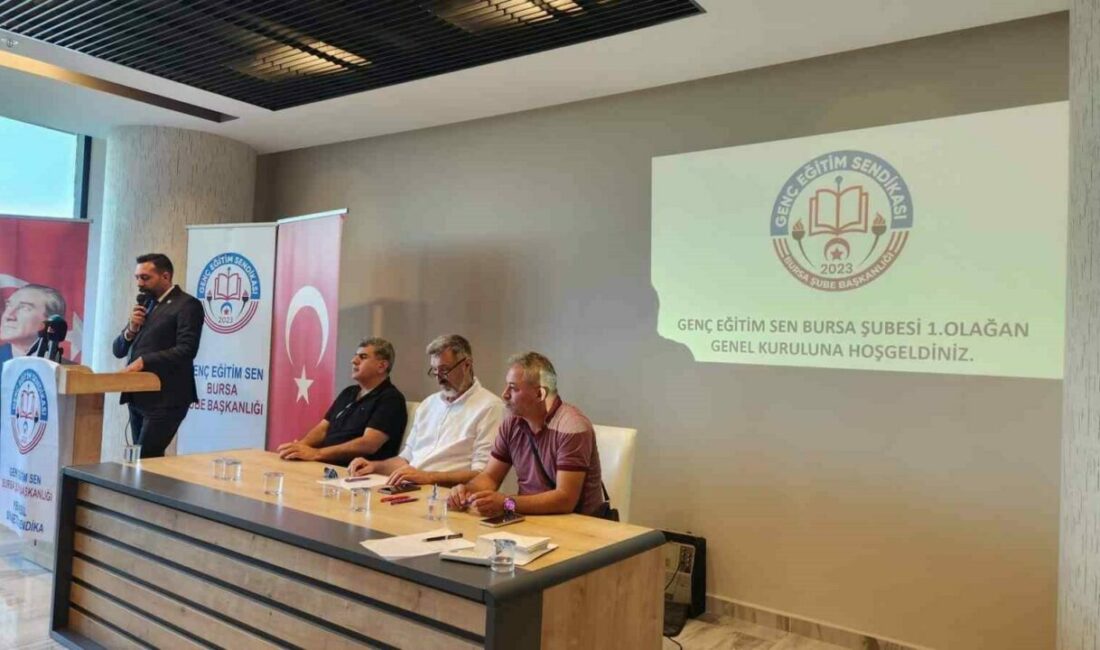 Genç Eğitim Sendikası’nın Bursa şubesi düzenlenen törenle açıldı. Genç Eğitim