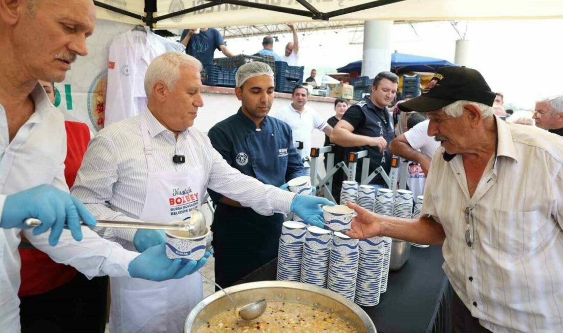 Bursa Büyükşehir Belediyesi, Muharrem ayı dolayısıyla kentin farklı noktalarında vatandaşlara