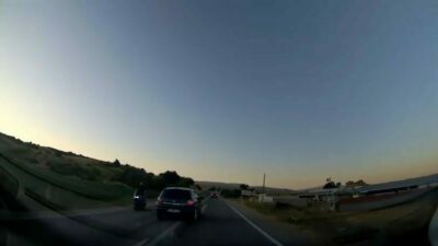 Bursa’da hatalı sollama yapan otomobil, motosikleti ezmekten kıl payı kurtuldu.