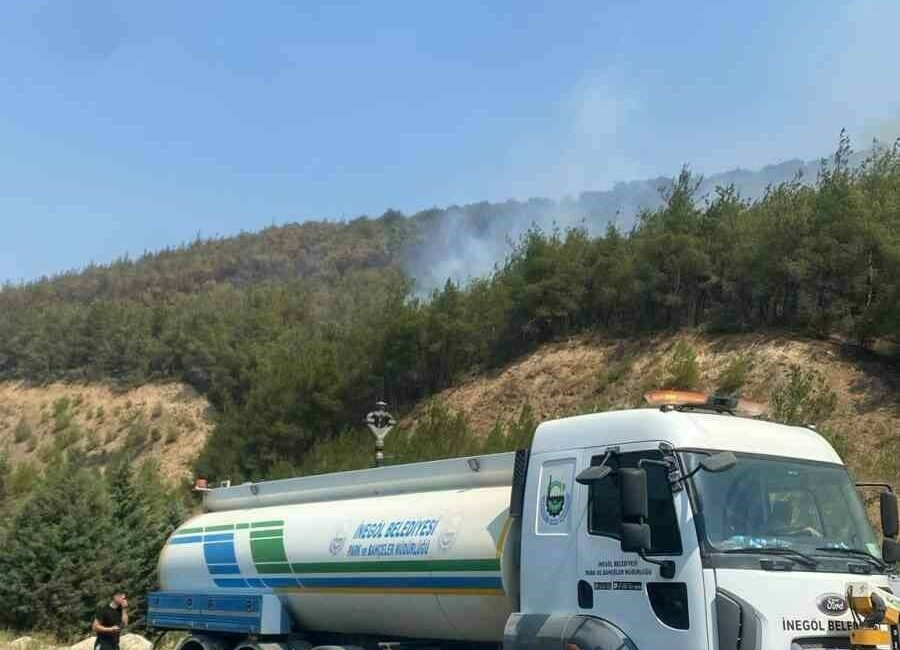 İnegöl Belediyesi, yangın bölgesine destek için harekete geçti İnegöl Belediyesi, Bilecik bölgesinde çıkan orman yangınlarına müdahale çalışmalarına destek