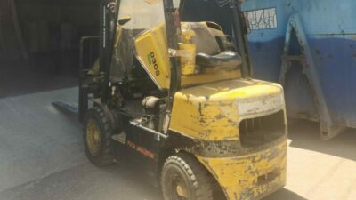 Bursa’nın İnegöl ilçesinde forklift ile çarpışan motosikletin sürücüsü ağır yaralandı.