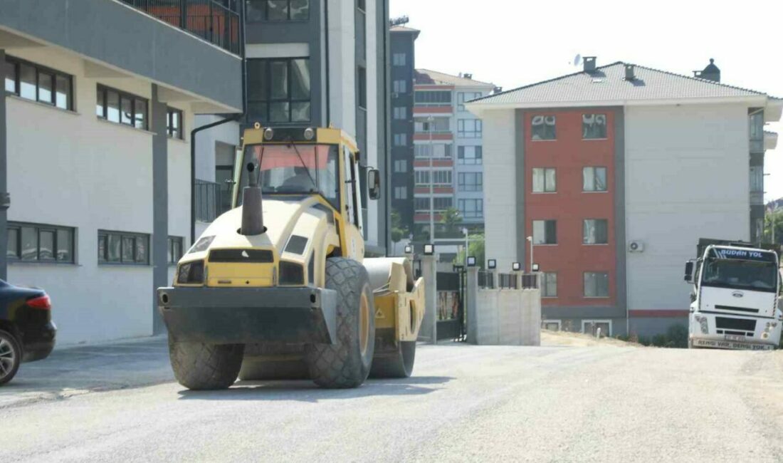 İnegöl’de yeni sokaklar açılıyor, ulaşıma konfor geliyor İnegöl Belediyesi şehrin gelişim bölgelerinde bir yandan yeni yeni sokaklar
