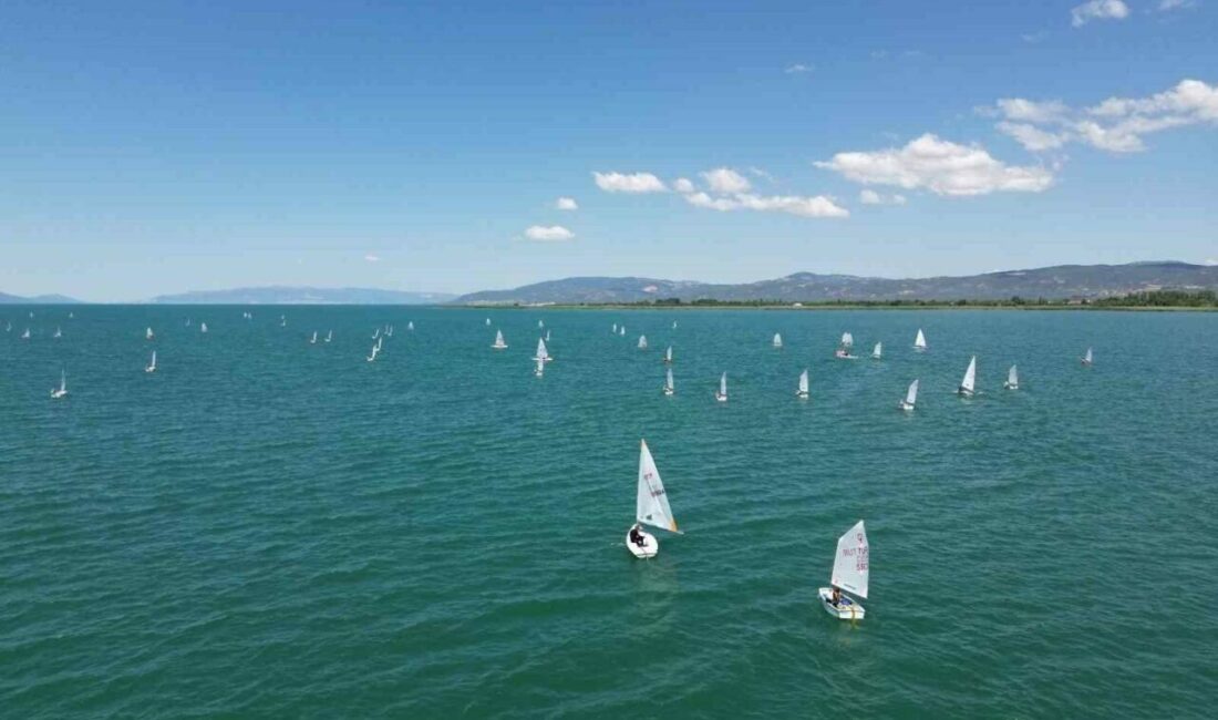 İznik Gölü’nde görsel şölen Türkiye Yelken Federasyonu iş birliğiyle düzenlenen “İbrahim Öncü Kupası Yelken