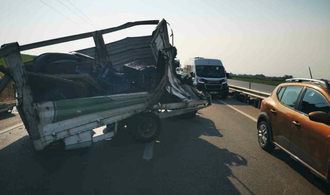 Kamyonet kamyona çarptı: 1 yaralı Bursa’nın Karacabey ilçesinde bir kamyonetin kamyona arkadan çarpması sonucu bir