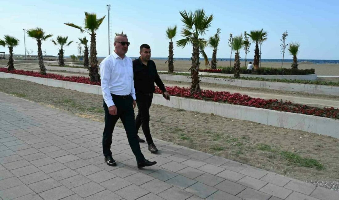 Karacabey Belediyesi, yaz sezonuna hazırlık kapsamında Yeniköy sahilinde başlattığı kapsamlı