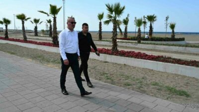 Karacabey Belediyesi, yaz sezonuna hazırlık kapsamında Yeniköy sahilinde başlattığı kapsamlı