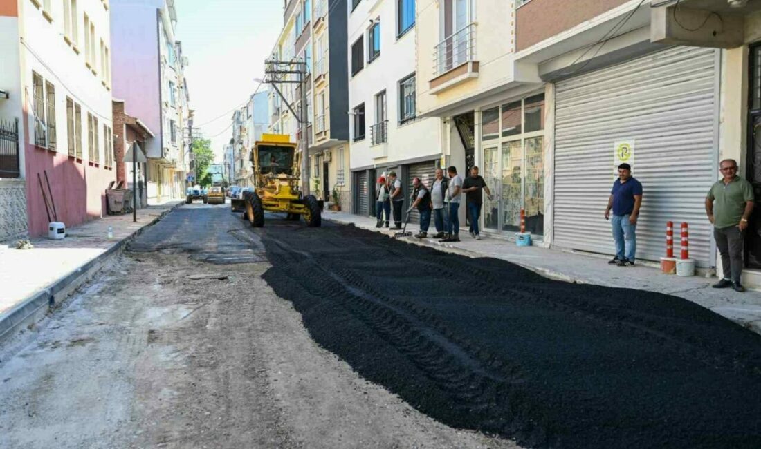 Karacabey’de asfalt seferberliği Selimiye Mahallesi’nden başladı Karacabey Belediyesi, ilçe genelinde uzun süredir beklenen asfaltlama çalışmalarını Selimiye