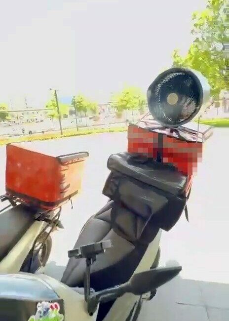 Türkiye’nin dört bir yanında sıcaklar etkisini gösterirken Bursa’da bir kuryenin