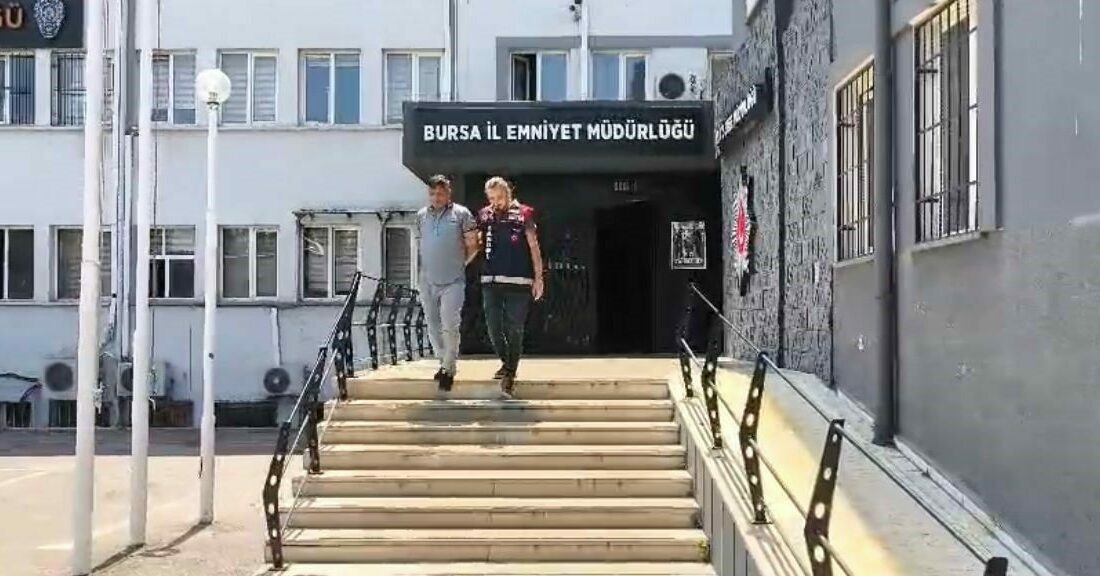 Bursa’da kendisini önce müftü, sonra kaymakam, ardından vali yardımcısı olarak