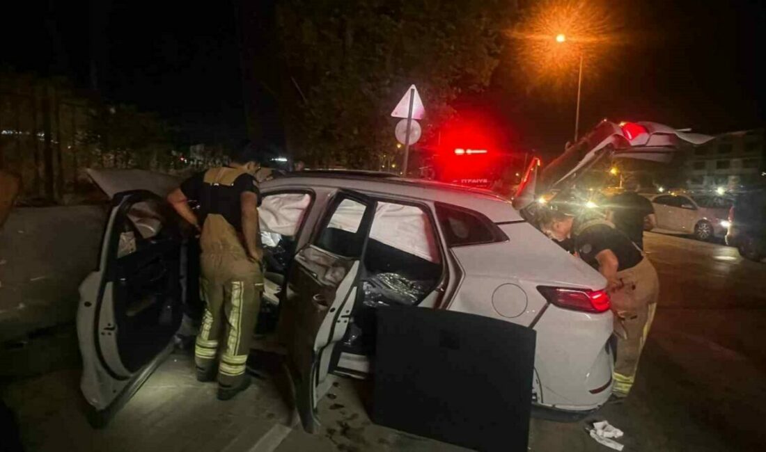 Kırmızı ışık ihlali ortalığı savaş alanına çevirdi: 2’si ağır 8 yaralı Bursa’nın Yıldırım ilçesinde gece yarısı meydana gelen feci kazada aynı
