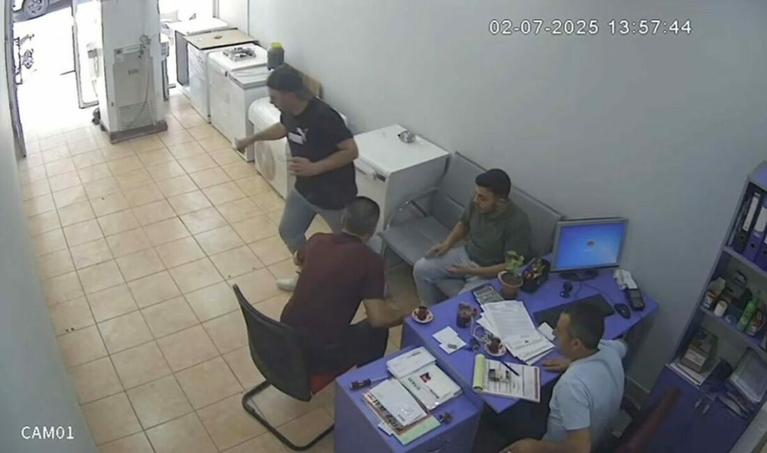 Bursa’da meydana gelen peş peşe depremlerde güvenlik kameralarına korku dolu