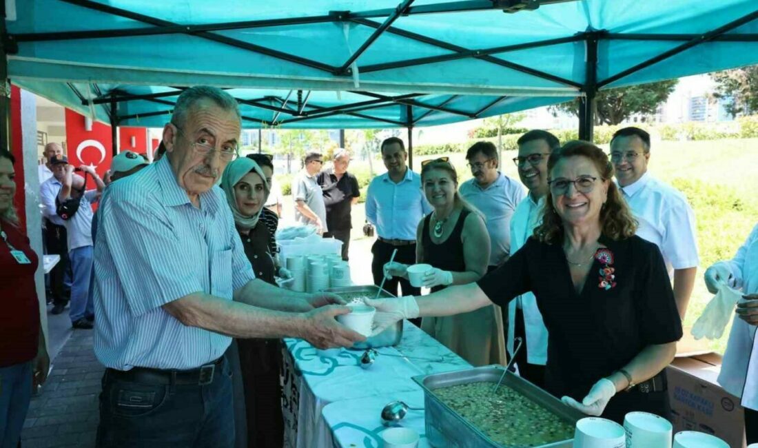 Nilüfer Belediyesi’nden şehit ve gazi yakınlarına aşure ikramı Nilüfer Belediyesi, Muharrem ayının bereketini şehit ve gazi yakınlarıyla paylaştı.