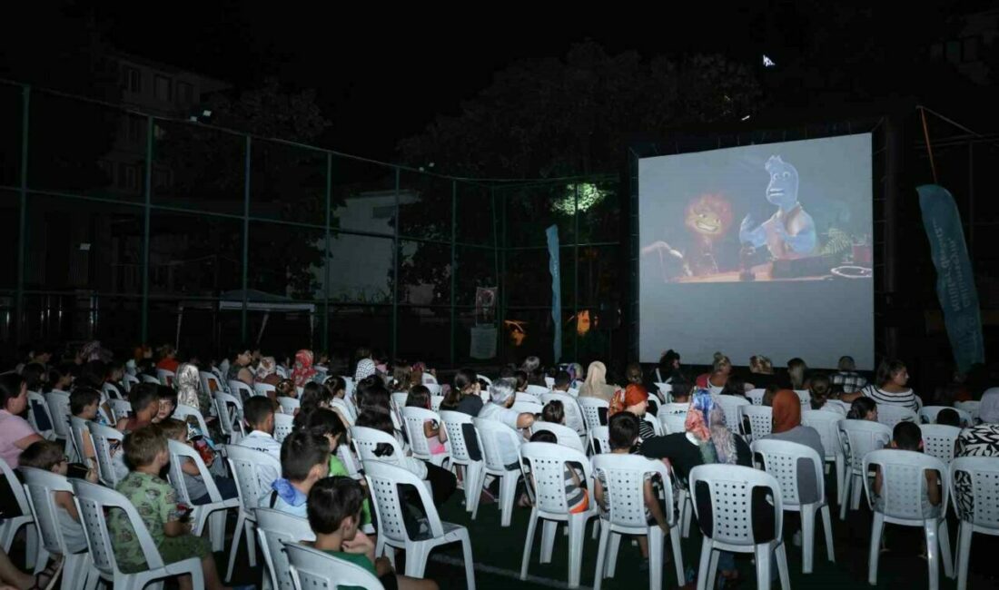 Nilüfer’de çocukların sinema keyfi başlıyor Nilüfer Belediyesi tarafından her yıl gerçekleştirilen açık havada sinema etkinliği