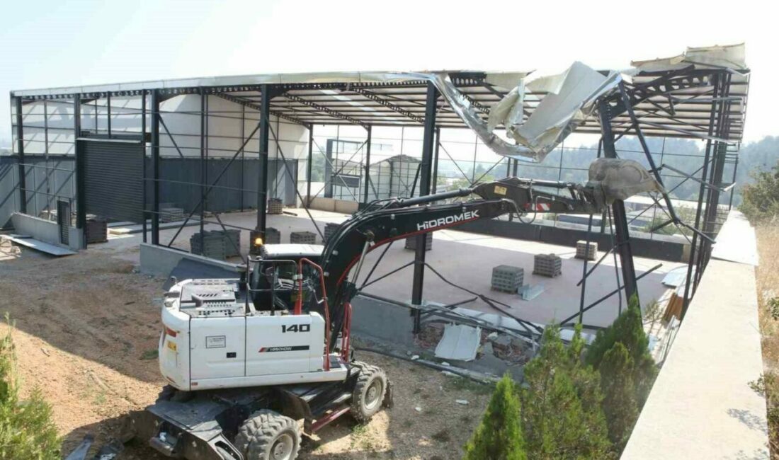 Nilüfer’de iki kaçak yapı yıkıldı Nilüfer’de imara aykırı olduğu tespit edilen 600 metrekarelik bir iş