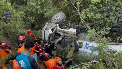 Bursa’nın Gürsu ile Kestel ilçeleri arasındaki orman yangınını söndürmek için