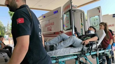 Bursa’nın İnegöl ilçesinde meydana gelen kazada kontrolden çıkan otomobil direğe