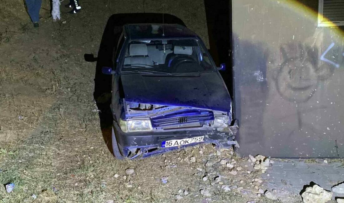 Otomobil şarampole uçup trafoya çarptı: Kazayı burnu bile kanamadan atlattı Bursa’nın İnegöl ilçesinde kontrolden çıkan otomobil şarampole uçup trafoya çarptı.