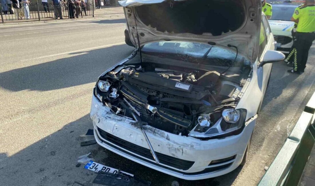 Bursa’nın Osmangazi ilçesinde park uygulaması yapan polis memuruna otomobil çarptı.