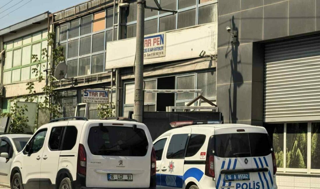 Pencereyi beğenmeyen müşteri iş yerini kurşunladı Bursa’nın İnegöl ilçesinde yapılan pencereyi beğenmeyen müşteri, iş yerine gelerek