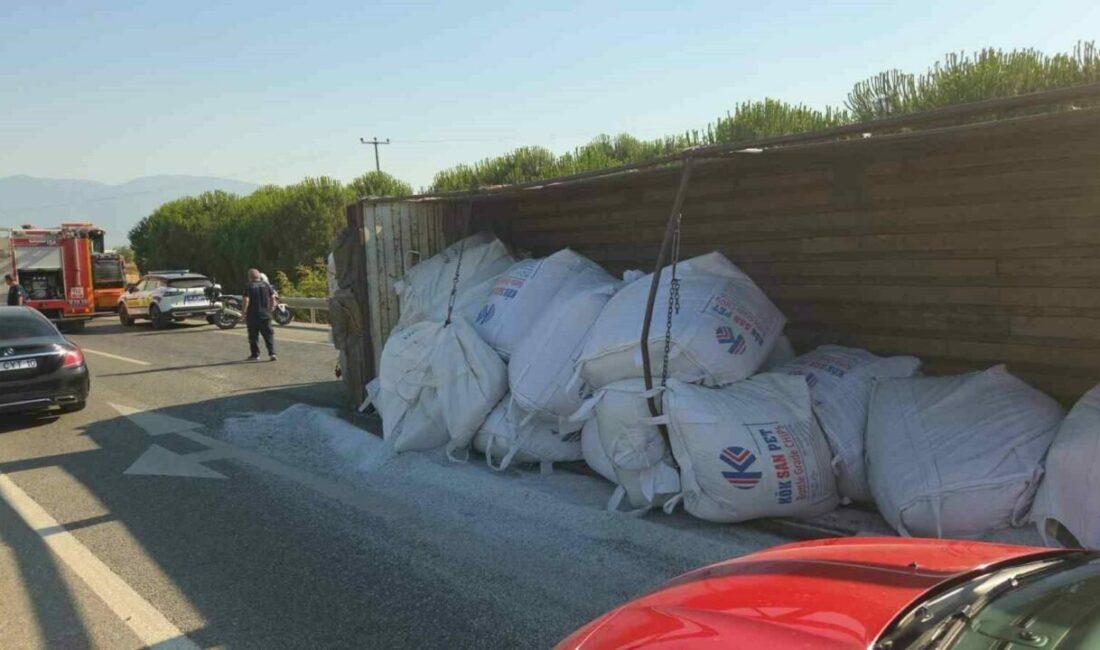 Plastik hammadde yüklü kamyon devrildi Bursa’nın Orhangazi ilçesinde plastik hammadde yüklü kamyon devrildi. Yalova-Bursa Karayolu