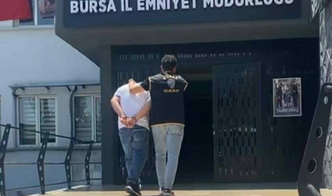 Bursa’da seyir halindeki bir otomobilin camından tabanca ile defalarca ateş