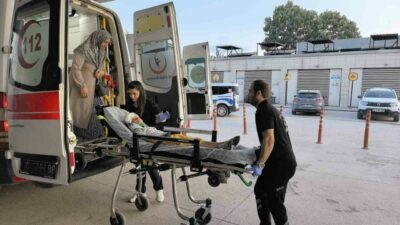 Bursa’nın İnegöl ilçesinde meydana gelen olayda apartmanın devrilen demir sürgülü